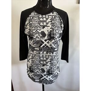 LuLaRoe Sz S Top‎ Randy Tee Black Tribal Print Black White 3/4 Raglan Sleeve EUC